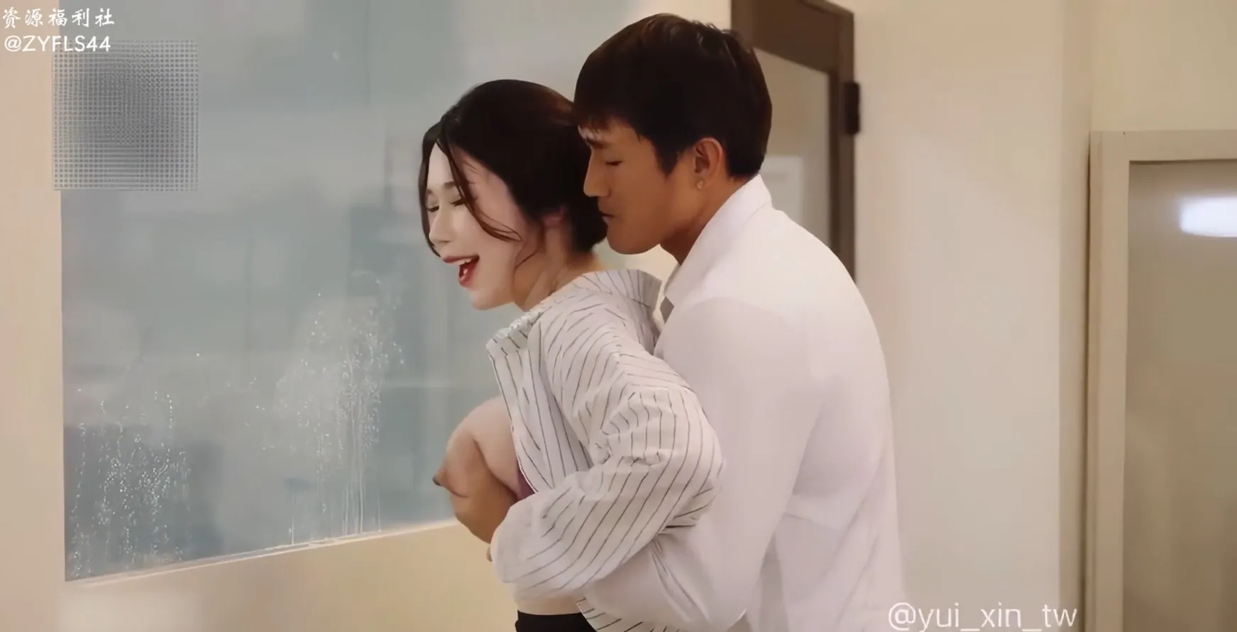 【母乳】台湾御姐博主12.20新作【辛尤里】《乳汁办公室3P》完整版【1V 3.5G】【PK】-欲泽社 - 全网每日精品资源