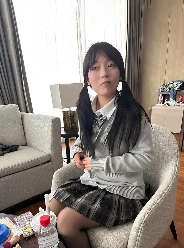 【泄密】马鞍山学院【冯欣果】清纯反差性奴母狗1v4流出【8V 1.26G】【PK】-欲泽社 - 全网每日精品资源