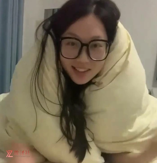 图片[1]-【PK】眼镜反差婊巨乳【cassie_123w】直播合集【114V 60G】 • 欲泽社 - 全网每日精品资源-欲泽社 - 全网每日精品资源